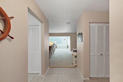 House in Palm Harbor, Florida 2 bedrooms, 119.66 sq.m. № 2200383 - photo 5