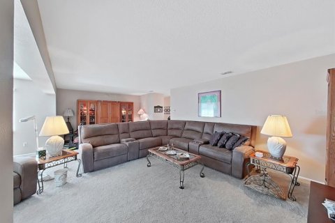House in Palm Harbor, Florida 2 bedrooms, 119.66 sq.m. № 2200383 - photo 13