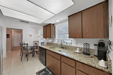 House in Palm Harbor, Florida 2 bedrooms, 119.66 sq.m. № 2200383 - photo 10