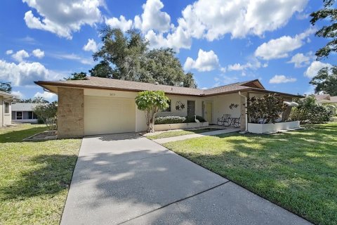 House in Palm Harbor, Florida 2 bedrooms, 119.66 sq.m. № 2200383