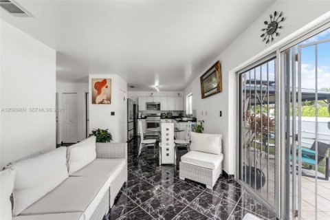 Casa en venta en Homestead, Florida, 4 dormitorios, 166.85 m2 № 2388420 - foto 9