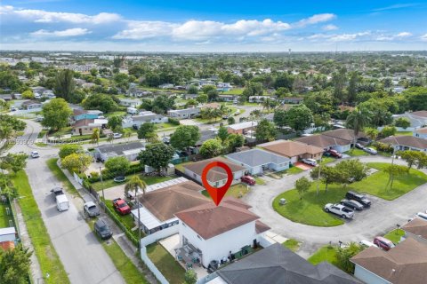 Casa en venta en Homestead, Florida, 4 dormitorios, 166.85 m2 № 2388420 - foto 5