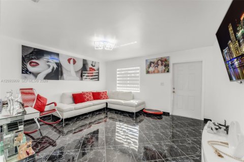 Casa en venta en Homestead, Florida, 4 dormitorios, 166.85 m2 № 2388420 - foto 10