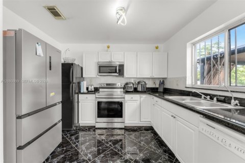 Casa en venta en Homestead, Florida, 4 dormitorios, 166.85 m2 № 2388420 - foto 7