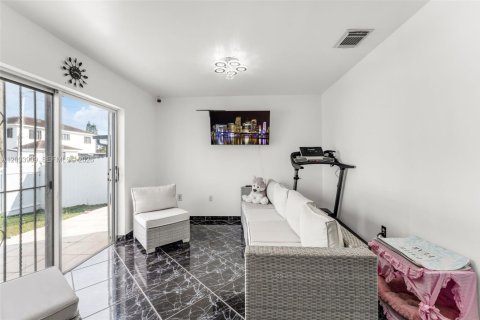 Casa en venta en Homestead, Florida, 4 dormitorios, 166.85 m2 № 2388420 - foto 14