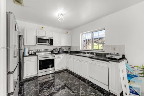 Casa en venta en Homestead, Florida, 4 dormitorios, 166.85 m2 № 2388420 - foto 8
