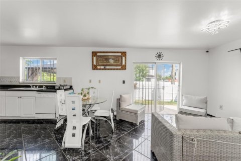 Casa en venta en Homestead, Florida, 4 dormitorios, 166.85 m2 № 2388420 - foto 13