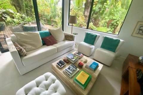Casa en venta en Miami, Florida, 3 dormitorios, 189.61 m2 № 1864313 - foto 10