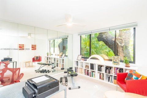 Casa en venta en Miami, Florida, 3 dormitorios, 189.61 m2 № 1864313 - foto 17