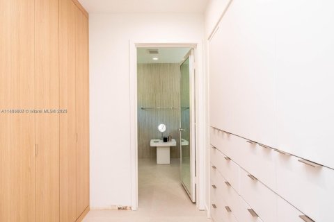Casa en venta en Miami, Florida, 3 dormitorios, 189.61 m2 № 1864313 - foto 21