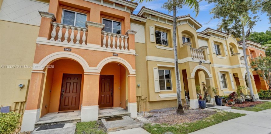 Дом в Мирамар, Флорида 3 спальни, 153.85м2 № 1943187