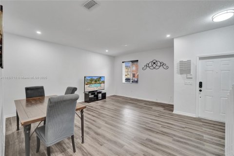 Купить виллу или дом в Мирамар, Флорида 3 спальни, 153.85м2, № 1943187 - фото 12