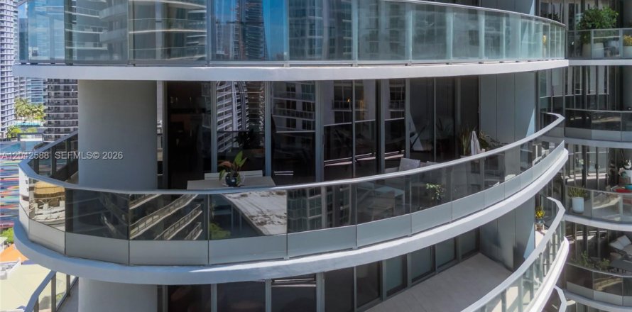 Condo à Miami, Floride, 3 chambres  № 2193321
