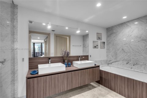 Copropriété à vendre à Miami, Floride: 3 chambres, 177.35 m2 № 2193321 - photo 15