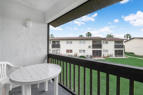 Condo in Winter Haven, Florida, 2 bedrooms  № 2093705 - photo 15