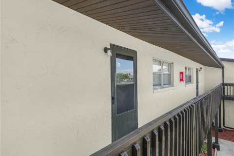 Condo in Winter Haven, Florida, 2 bedrooms  № 2093705 - photo 3