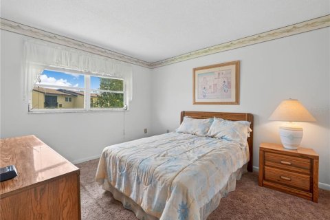 Condo in Winter Haven, Florida, 2 bedrooms  № 2093705 - photo 13