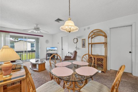 Condo in Winter Haven, Florida, 2 bedrooms  № 2093705 - photo 5