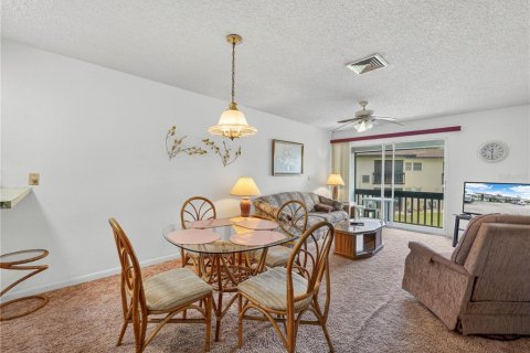 Condo in Winter Haven, Florida, 2 bedrooms  № 2093705 - photo 7