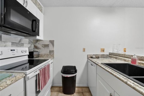 Condo in Winter Haven, Florida, 2 bedrooms  № 2093705 - photo 9