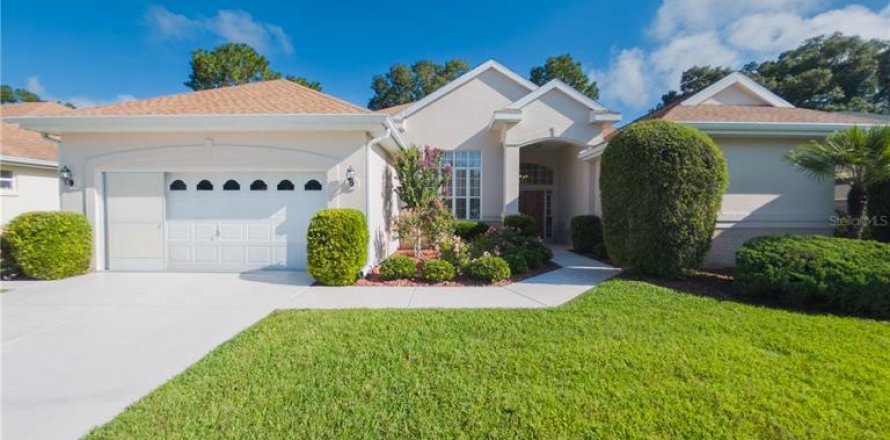 House in Ocala, Florida 3 bedrooms, 234.76 sq.m. № 1900288