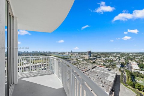 Copropriété à vendre à Hallandale Beach, Floride: 3 chambres, 159.33 m2 № 1800671 - photo 3