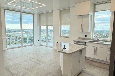 Copropriété à vendre à Hallandale Beach, Floride: 3 chambres, 159.33 m2 № 1800671 - photo 30