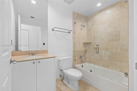 Copropriété à vendre à Hallandale Beach, Floride: 3 chambres, 159.33 m2 № 1800671 - photo 21
