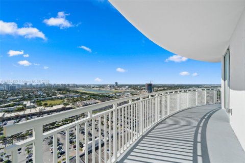 Copropriété à vendre à Hallandale Beach, Floride: 3 chambres, 159.33 m2 № 1800671 - photo 4