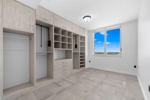 Copropriété à vendre à Hallandale Beach, Floride: 3 chambres, 159.33 m2 № 1800671 - photo 20