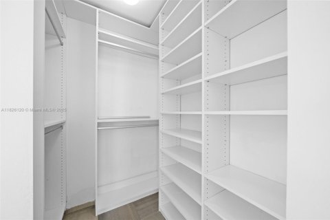 Copropriété à vendre à Hallandale Beach, Floride: 3 chambres, 159.33 m2 № 1800671 - photo 13