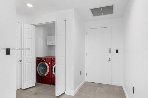 Copropriété à vendre à Hallandale Beach, Floride: 3 chambres, 159.33 m2 № 1800671 - photo 28