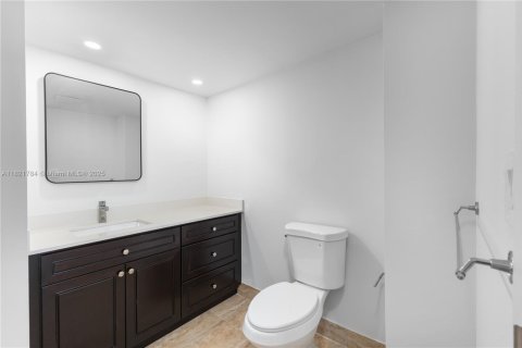 Condo in Miami, Florida, 1 bedroom  № 1788776 - photo 7