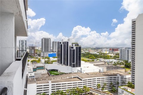 Condo in Miami, Florida, 1 bedroom  № 1788776 - photo 10