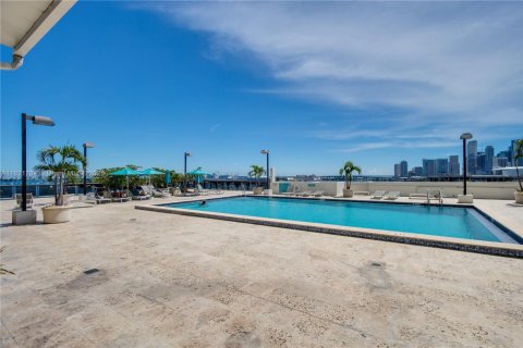 Condo in Miami, Florida, 1 bedroom  № 1788776 - photo 12