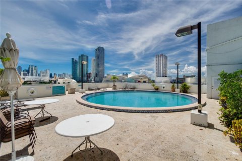 Condo in Miami, Florida, 1 bedroom  № 1788776 - photo 13