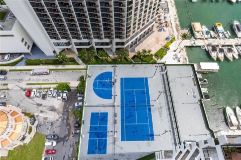 Condo in Miami, Florida, 1 bedroom  № 1788776 - photo 15