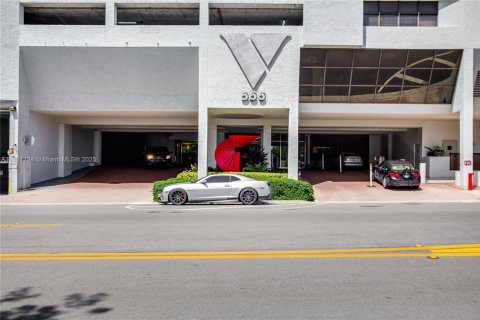 Condo in Miami, Florida, 1 bedroom  № 1788776 - photo 17
