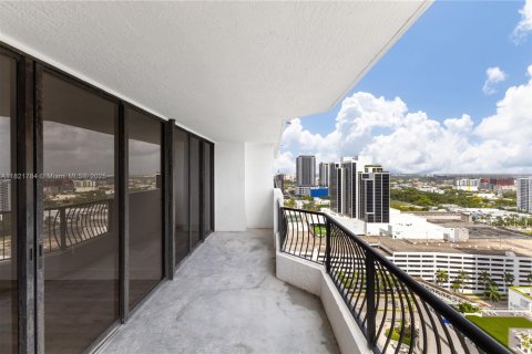 Condo in Miami, Florida, 1 bedroom  № 1788776 - photo 9