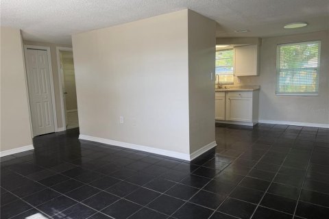Casa en venta en Port Richey, Florida, 2 dormitorios, 69.12 m2 № 2150976 - foto 3