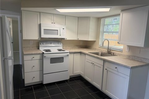 Casa en venta en Port Richey, Florida, 2 dormitorios, 69.12 m2 № 2150976 - foto 5