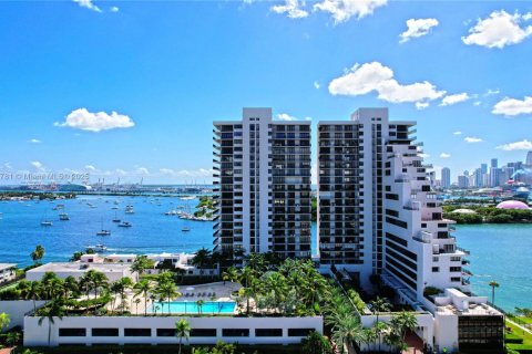 Кондоминиум с 2 спальнями в Майами, Флорида № 2025788