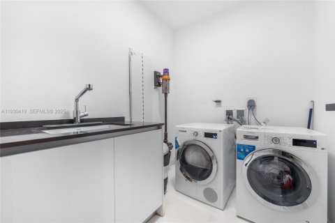 Снять в аренду кондоминиум в Майами, Флорида 3 спальни, 298.59м2, № 1989211 - фото 29