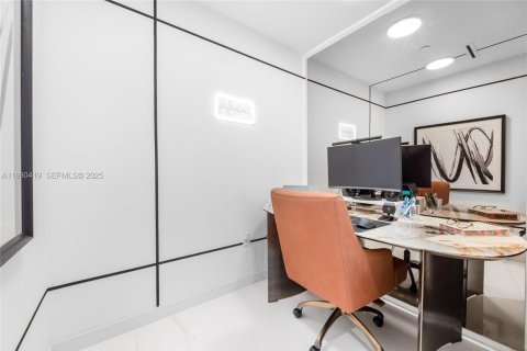 Снять в аренду кондоминиум в Майами, Флорида 3 спальни, 298.59м2, № 1989211 - фото 19