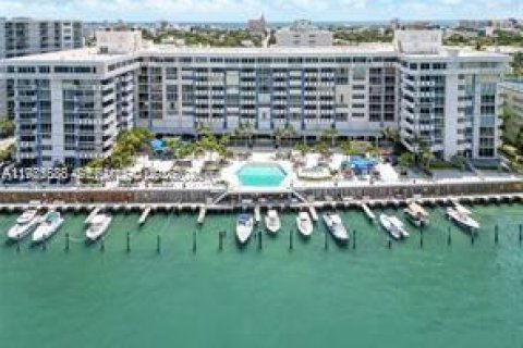 Condo in Miami Beach, Florida, 1 bedroom  № 2075229