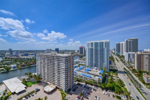 Copropriété à louer à Hallandale Beach, Floride: 1 chambre, 80.82 m2 № 1861960 - photo 22