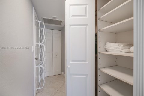 Copropriété à louer à Hallandale Beach, Floride: 1 chambre, 80.82 m2 № 1861960 - photo 17