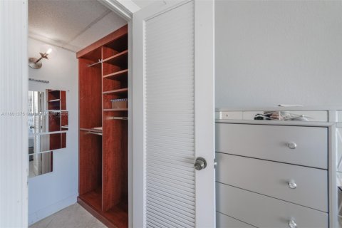Copropriété à louer à Hallandale Beach, Floride: 1 chambre, 80.82 m2 № 1861960 - photo 16