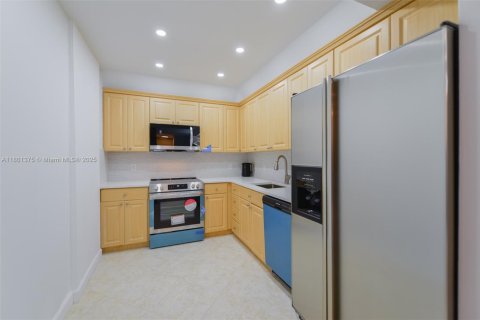 Copropriété à louer à Hallandale Beach, Floride: 1 chambre, 80.82 m2 № 1861960 - photo 10