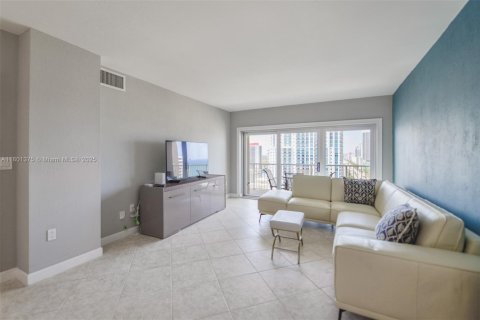 Copropriété à louer à Hallandale Beach, Floride: 1 chambre, 80.82 m2 № 1861960 - photo 6